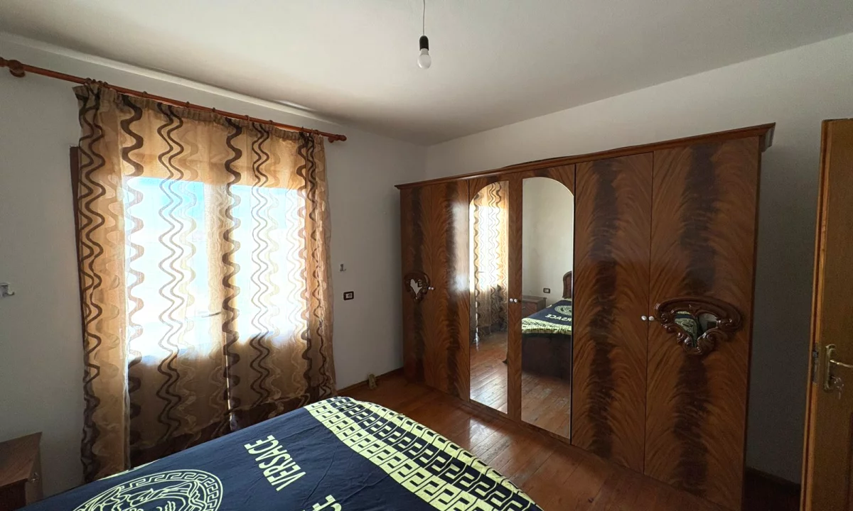 Shtepi me qera Shtepi Private ne Tirane, 2+1, Mobilimi E mobiluar, Pagesa 38,000  Leke.