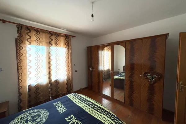 Shtepi me qera 2+1 ne Tirane - 38,000 Leke