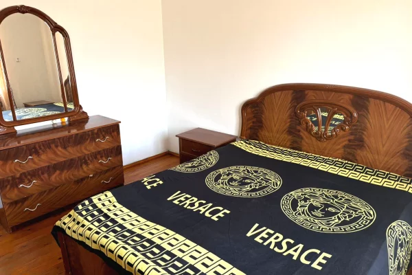 Shtepi me qera Shtepi Private ne Tirane, 2+1, Mobilimi E mobiluar, Pagesa 38,000  Leke.