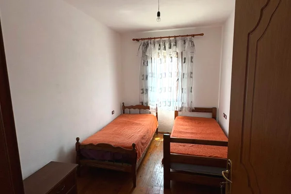 Shtepi me qera Shtepi Private ne Tirane, 2+1, Mobilimi E mobiluar, Pagesa 38,000  Leke.