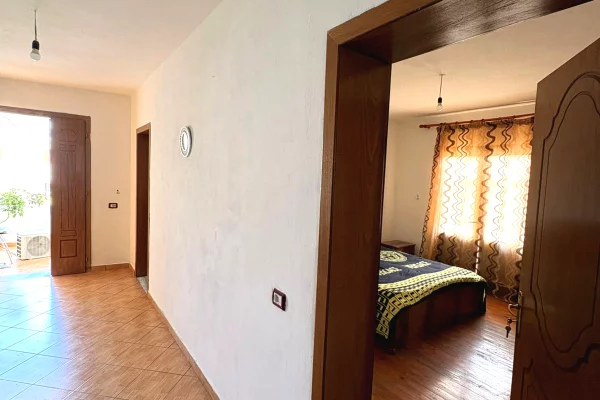 Shtepi me qera Shtepi Private ne Tirane, 2+1, Mobilimi E mobiluar, Pagesa 38,000  Leke.