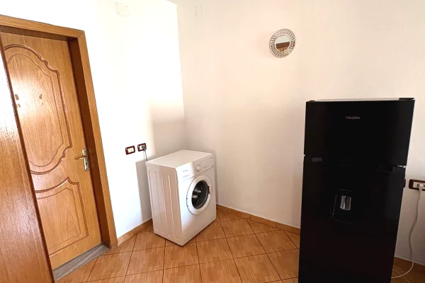 Shtepi me qera Shtepi Private ne Tirane, 2+1, Mobilimi E mobiluar, Pagesa 38,000  Leke.