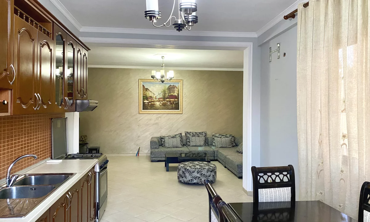 Shtepi me qera Shtepi Private ne Tirane, 2+1, Mobilimi E mobiluar, Pagesa 35,000  Leke.