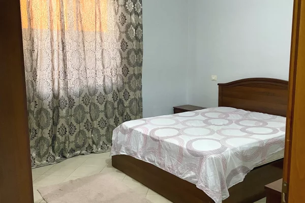 Shtepi me qera Shtepi Private ne Tirane, 2+1, Mobilimi E mobiluar, Pagesa 35,000  Leke.