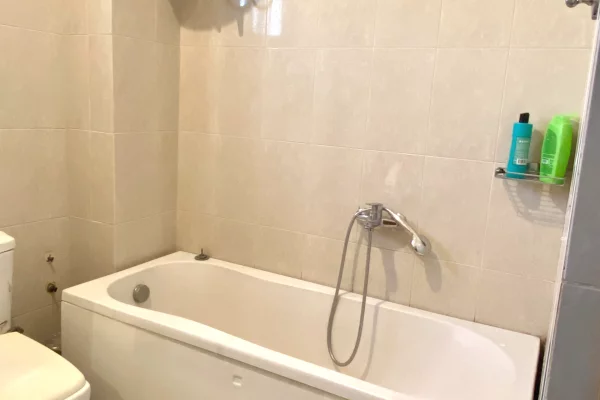 Shtepi me qera Shtepi Private ne Tirane, 2+1, Mobilimi E mobiluar, Pagesa 35,000  Leke.