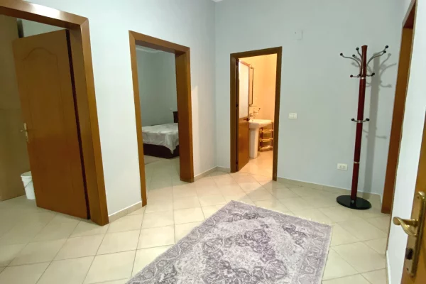 Shtepi me qera Shtepi Private ne Tirane, 2+1, Mobilimi E mobiluar, Pagesa 35,000  Leke.