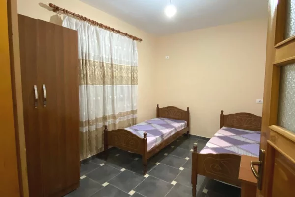 Shtepi me qera Shtepi Private ne Tirane, 1+1, Mobilimi E mobiluar, Pagesa 30,000  Leke.
