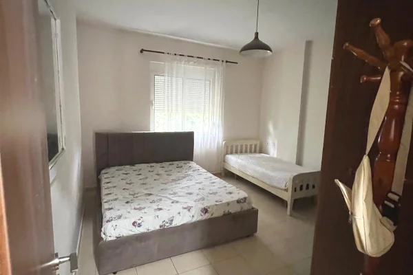 Jepet me qira apartament 1+1 i mobiluar, zona e freskut afer rruges dalip topi