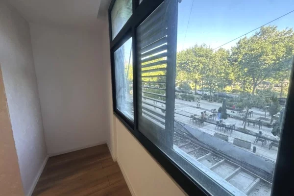 Ambient me qera per zyra ose klinika