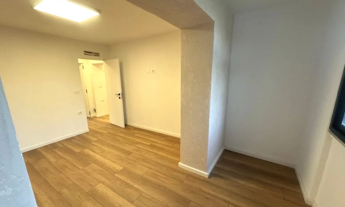 Ambient me qera per zyra ose klinika