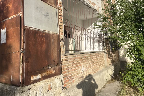 Shtepi ne shitje Apartament ne Berat, 1+1, Mobilimi E mobiluar, Pagesa 63,000  Euro.