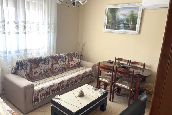 Shtepi ne shitje Apartament ne Berat, 1+1, Mobilimi E mobiluar, Pagesa 63,000  Euro.