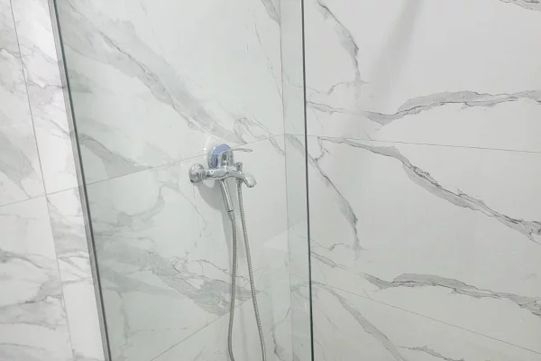 Shtepi me qera Apartament ne Tirane, 1+1, Mobilimi Pjeserisht e mobiluar, Pagesa 500  Euro.