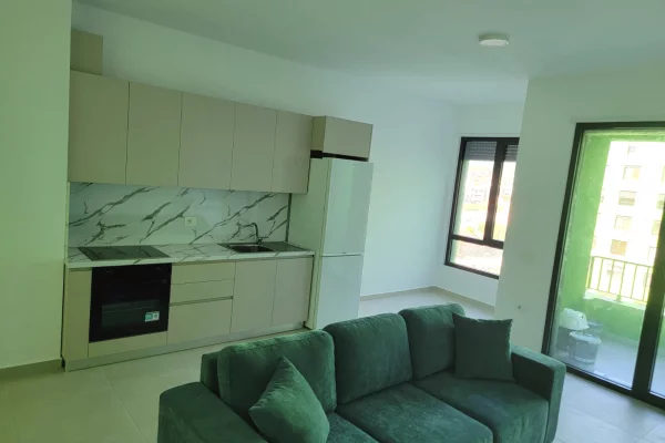 🏡✨ Jepet me Qira Apartament 1+1 – Rruga 5 Maji, Tiranë 📍