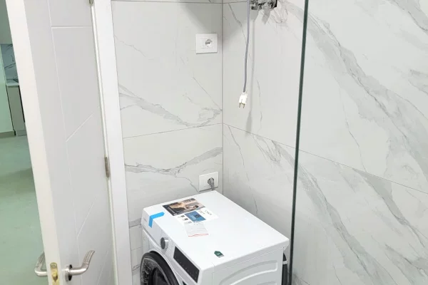 Shtepi me qera Apartament ne Tirane, 1+1, Mobilimi Pjeserisht e mobiluar, Pagesa 500  Euro.