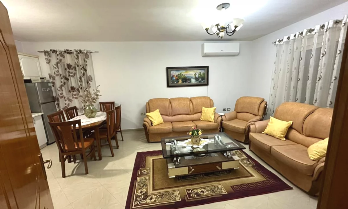 Shtepi me qera Shtepi Private ne Tirane, 2+1, Mobilimi E mobiluar, Pagesa 500  Euro.