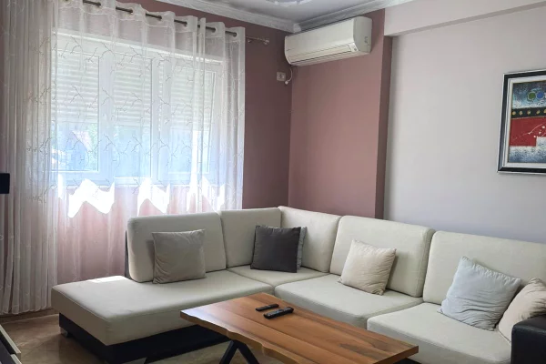 Shtepi me qera 2+1 ne Tirane - 70,000 Leke