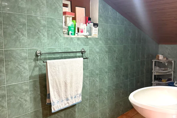 Shtepi ne shitje Papafingo(kati i catise) ne Tirane, 2+1, Mobilimi E mobiluar, Pagesa 130,000  Euro.