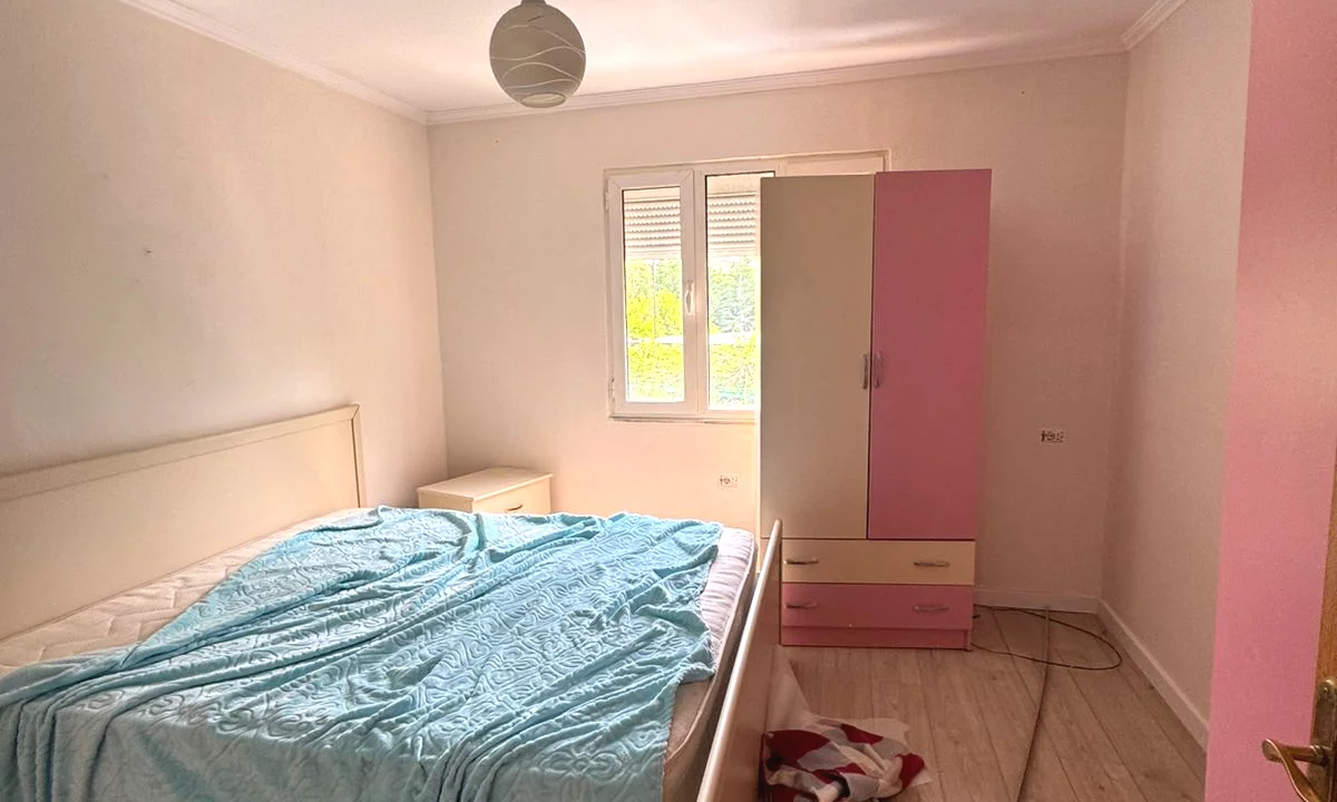 Shtepi ne shitje Apartament ne Tirane, 1+1, Mobilimi Bosh, pa mobiluar, Pagesa 115,000  Euro.
