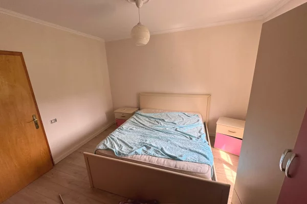 Shtepi ne shitje Apartament ne Tirane, 1+1, Mobilimi Bosh, pa mobiluar, Pagesa 115,000  Euro.