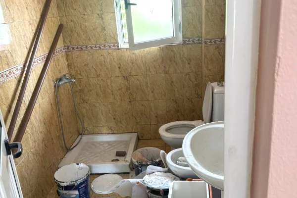 Shtepi ne shitje Apartament ne Tirane, 1+1, Mobilimi Bosh, pa mobiluar, Pagesa 115,000  Euro.