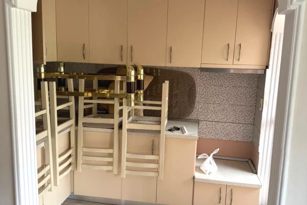 Shtepi ne shitje Apartament ne Tirane, 1+1, Mobilimi Bosh, pa mobiluar, Pagesa 115,000  Euro.