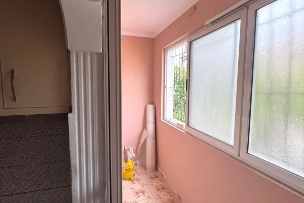 Shtepi ne shitje Apartament ne Tirane, 1+1, Mobilimi Bosh, pa mobiluar, Pagesa 115,000  Euro.