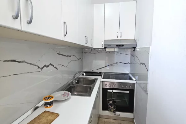 Shtepi me qera Apartament ne Tirane, 1+1, Mobilimi E mobiluar, Pagesa 550  Euro.