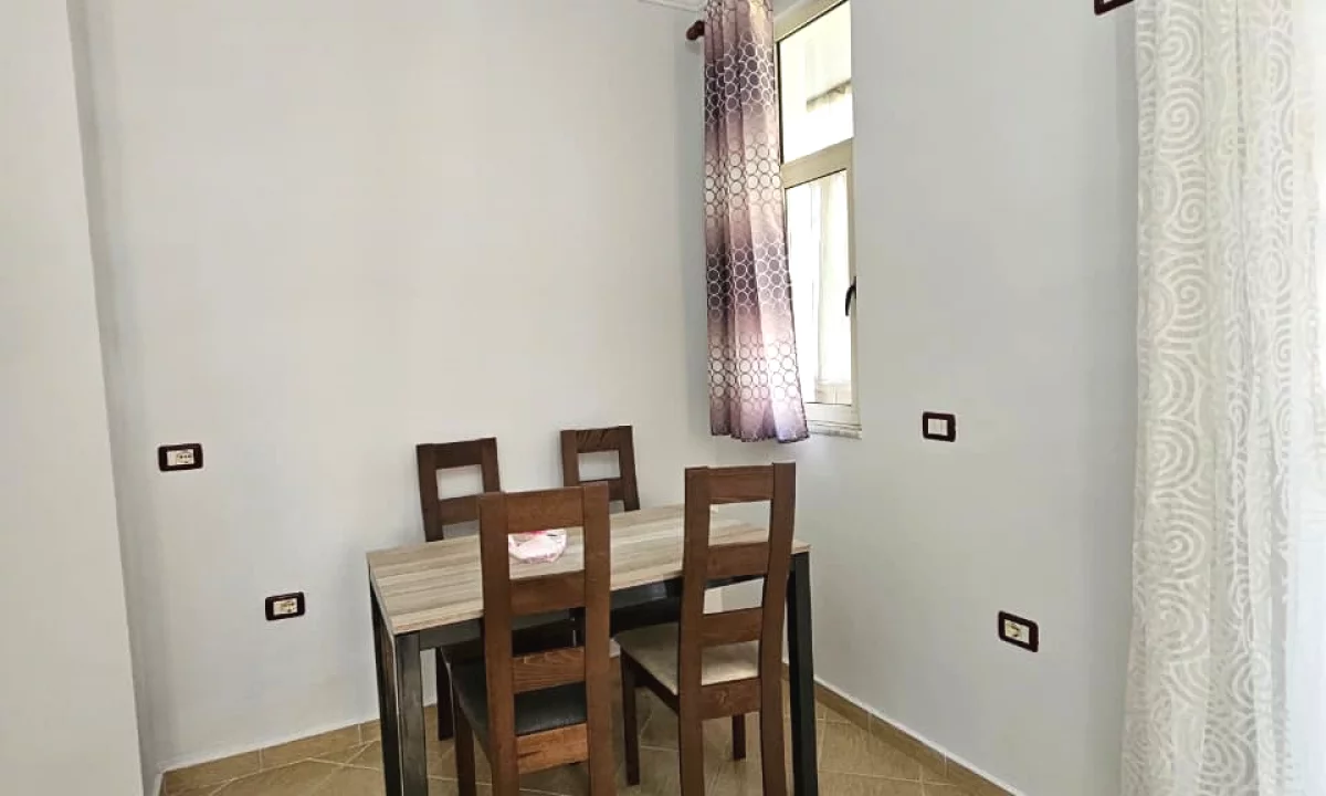 Shtepi me qera Apartament ne Tirane, 1+1, Mobilimi E mobiluar, Pagesa 550  Euro.