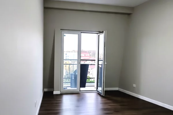 Shtepi ne shitje Apartament ne Tirane, 1+1, Mobilimi Bosh, pa mobiluar, Pagesa 138,000  Euro.