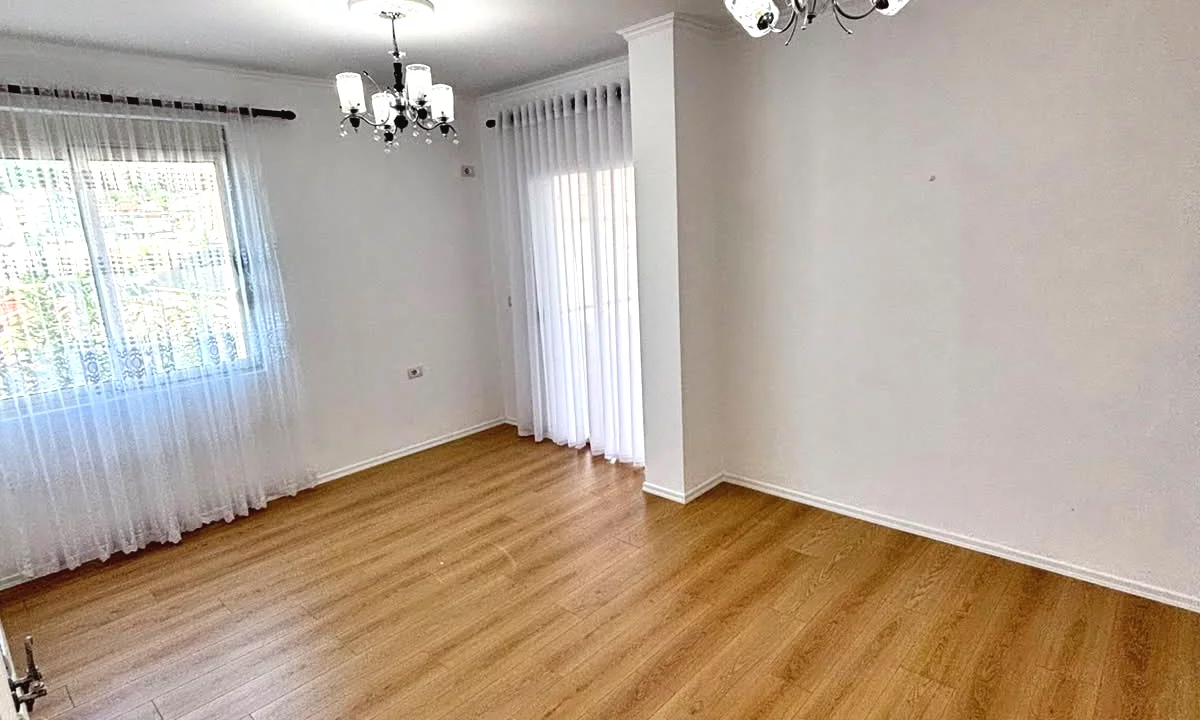 Shtepi ne shitje Apartament ne Tirane, 2+1, Mobilimi Bosh, pa mobiluar, Pagesa 1,290,000  Leke.