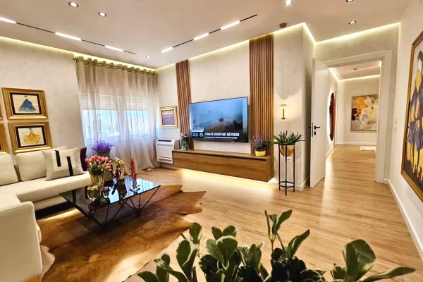Shtepi ne shitje Apartament ne Tirane, 2+1, Mobilimi E mobiluar, Pagesa 259,000  Euro.