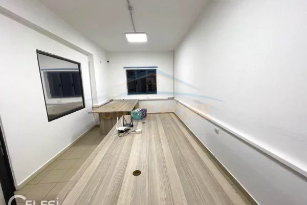 🔥 Super Ambient per Zyra me Qira tek Pazari i Ri – Lokacion Premium ne Zemer te Tiranes 🏢✨ / ELT68779