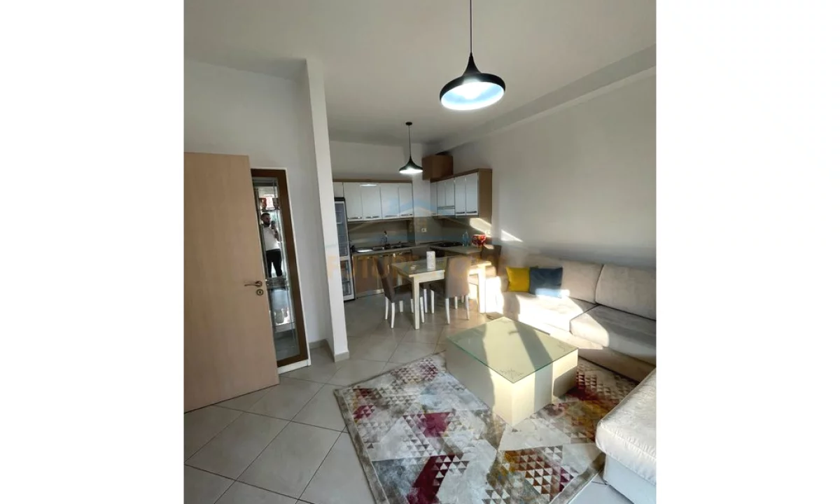 Shtepi me qera Apartament ne Tirane, 2+1, Mobilimi E mobiluar, Pagesa 750  Euro.