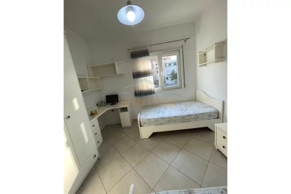 Shtepi me qera Apartament ne Tirane, 2+1, Mobilimi E mobiluar, Pagesa 750  Euro.