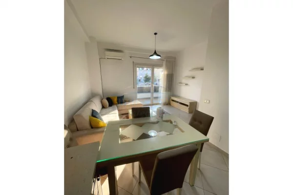 Shtepi me qera Apartament ne Tirane, 2+1, Mobilimi E mobiluar, Pagesa 750  Euro.