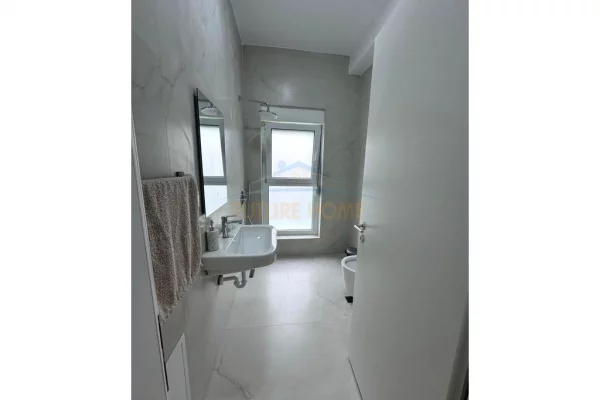 Shtepi me qera Apartament ne Tirane, 1+1, Mobilimi E mobiluar, Pagesa 400  Euro.