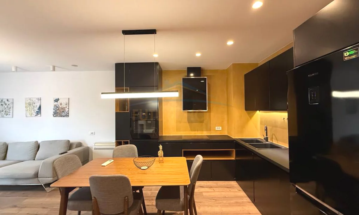Shtepi me qera Apartament ne Tirane, 2+1, Mobilimi E mobiluar, Pagesa 880  Euro.