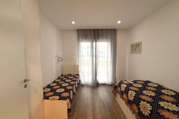 Shtepi me qera Apartament ne Tirane, 2+1, Mobilimi E mobiluar, Pagesa 880  Euro.