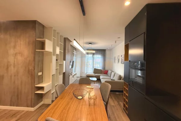 Shtepi me qera Apartament ne Tirane, 2+1, Mobilimi E mobiluar, Pagesa 880  Euro.