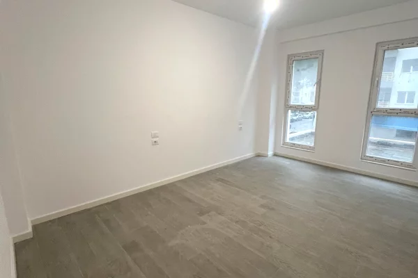 Ambient biznesi me qera 3+1 ne Tirane - 650 Euro