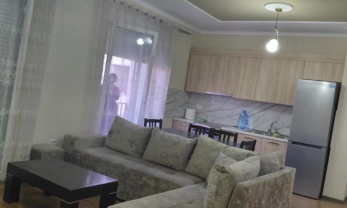 Shtepi me qera Apartament ne Tirane, 2+1, Mobilimi E mobiluar, Pagesa 500  Euro.