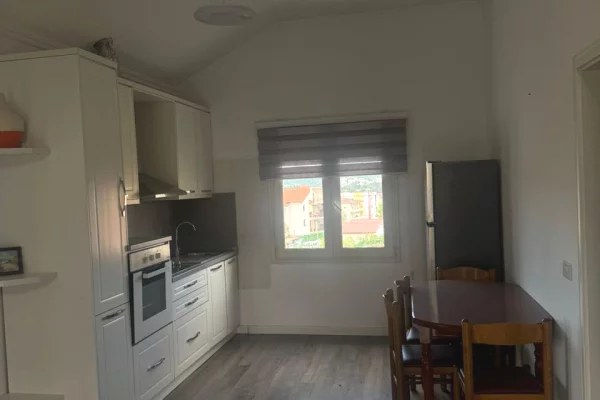 Shtepi me qera Apartament ne Tirane, 2+1, Mobilimi E mobiluar, Pagesa 44,000  Leke.