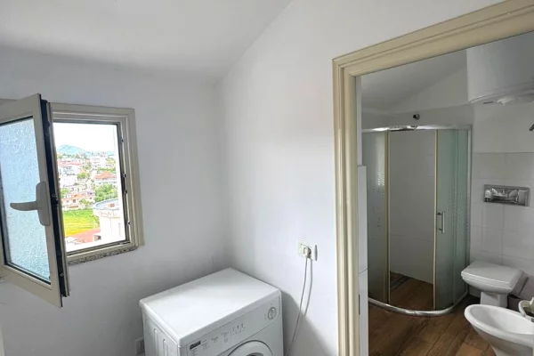 Shtepi me qera Apartament ne Tirane, 2+1, Mobilimi E mobiluar, Pagesa 44,000  Leke.