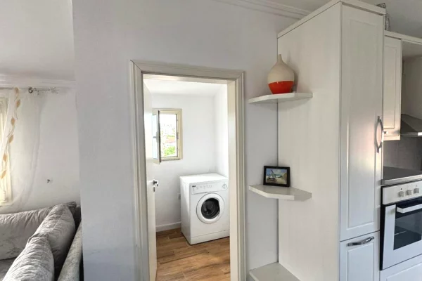 Shtepi me qera Apartament ne Tirane, 2+1, Mobilimi E mobiluar, Pagesa 44,000  Leke.