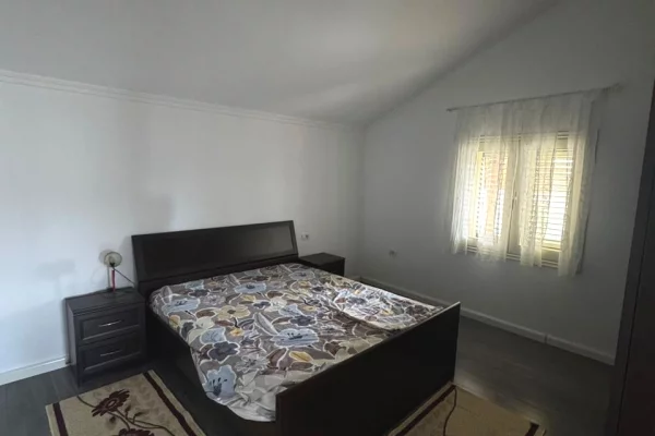 Shtepi me qera Apartament ne Tirane, 2+1, Mobilimi E mobiluar, Pagesa 44,000  Leke.