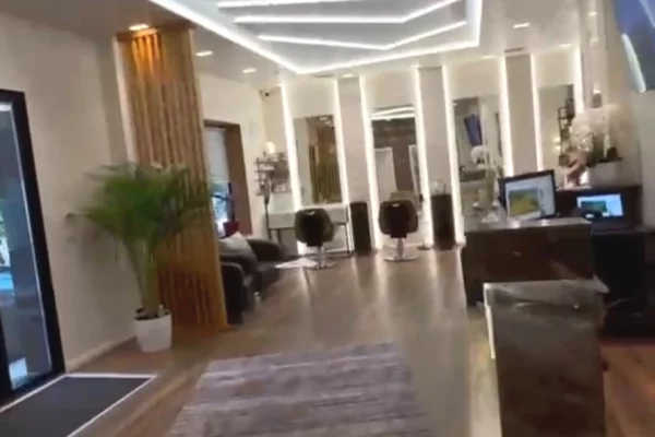 Ambient biznesi me qera 1+1 ne Tirane - 200,000 Leke
