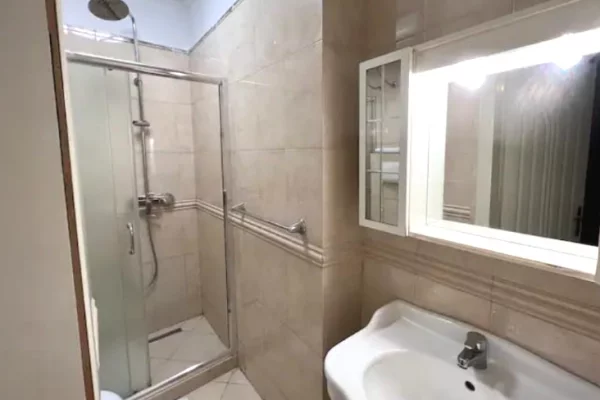 Shtepi me qera Apartament ne Tirane, 2+1, Mobilimi E mobiluar, Pagesa 1,000  Euro.