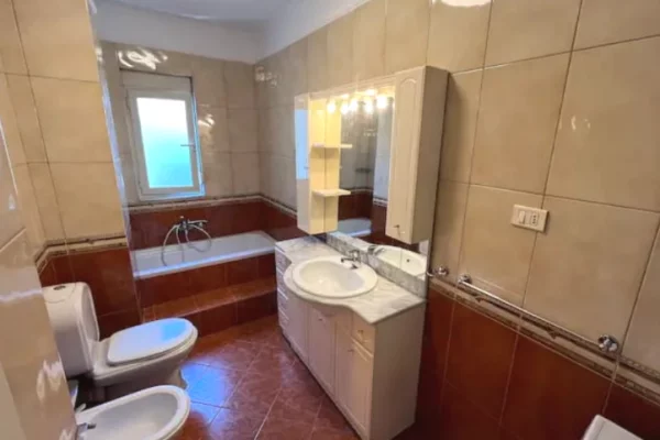 Shtepi me qera Apartament ne Tirane, 2+1, Mobilimi E mobiluar, Pagesa 1,000  Euro.