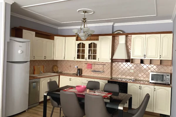 Shtepi me qera Apartament ne Tirane, 2+1, Mobilimi E mobiluar, Pagesa 1,000  Euro.